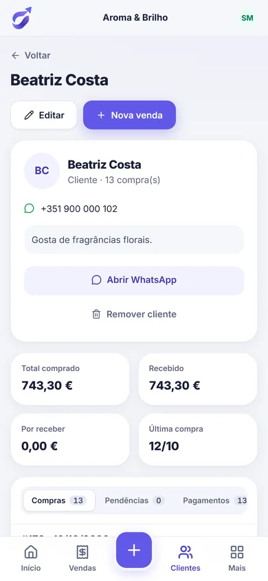 Ficha de cliente no telemóvel, com observações e botão Abrir WhatsApp.